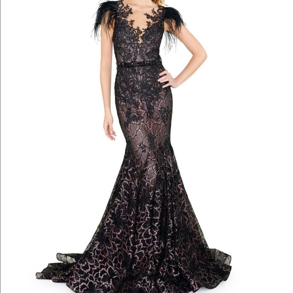 Gorgeous dress!